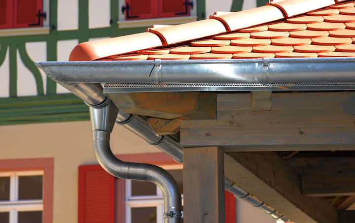 Corrosion-resistant steel gutters for effective rainwater drainage in Scranton